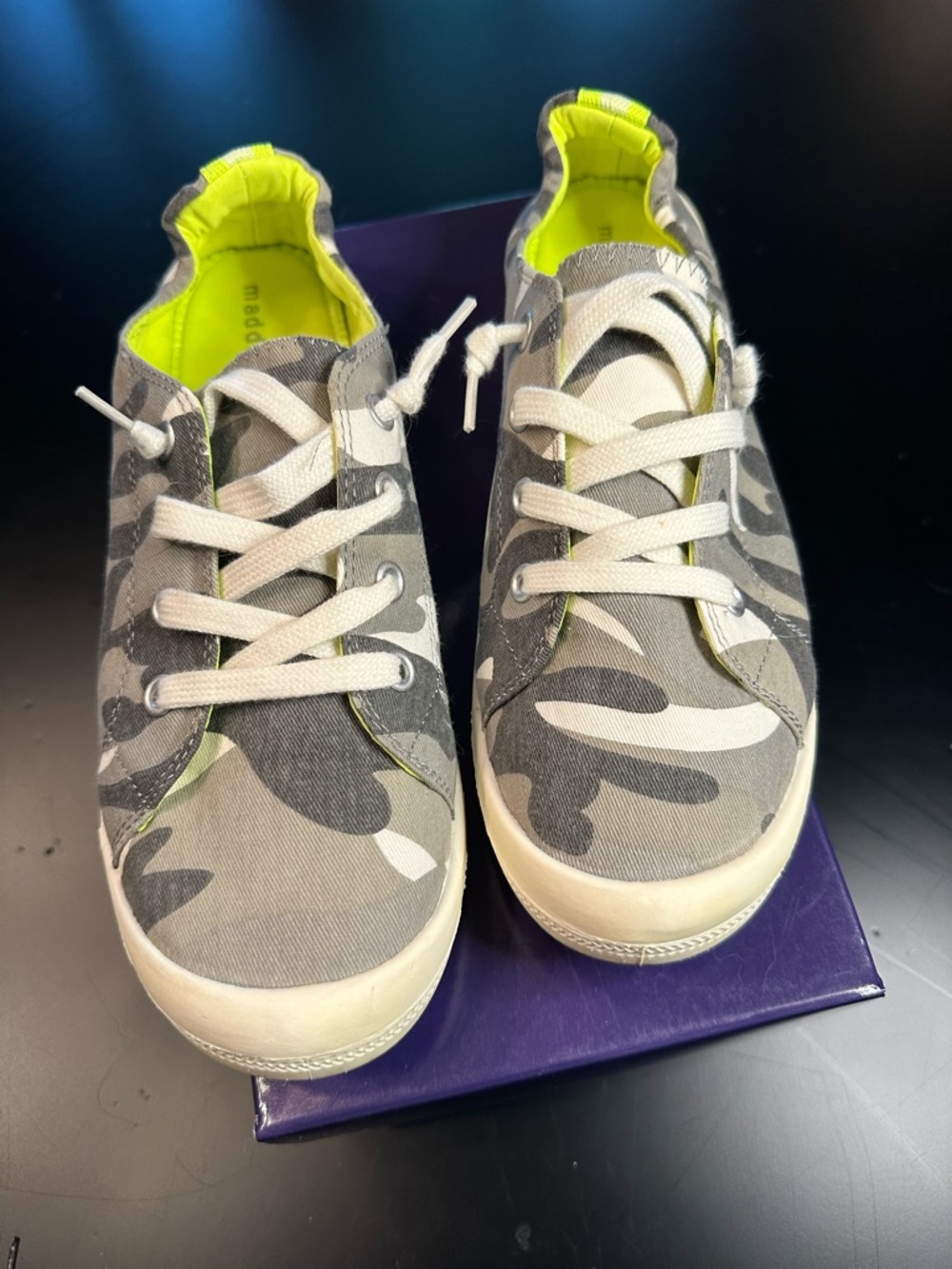 Madden Girl Barby Sneakers 9.5 Gray Camo Neon Trim Lace Up Casual Shoes